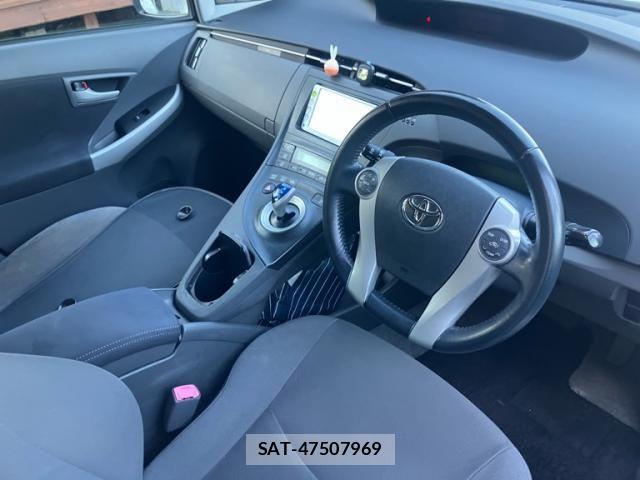 Toyota PRIUS 2011-11 8563268-15