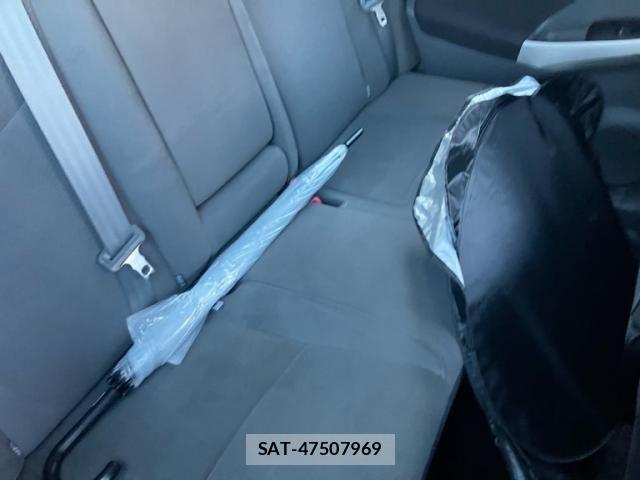 Toyota PRIUS 2011-11 8563268-18
