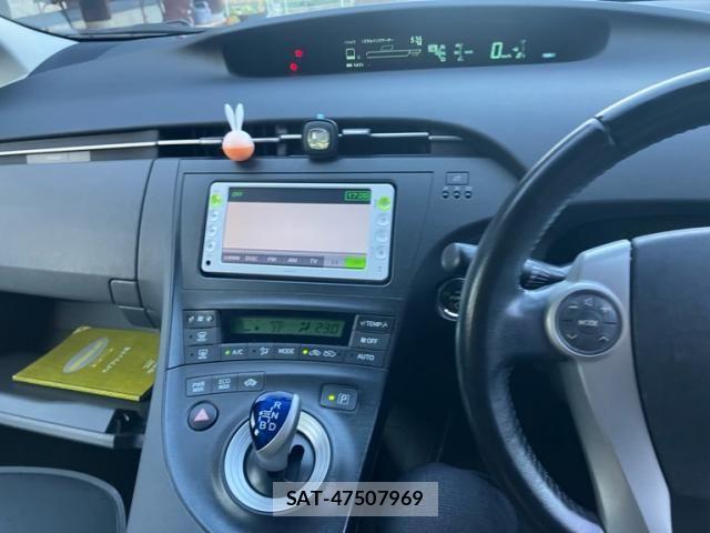 Toyota PRIUS 2011-11 8563268-20