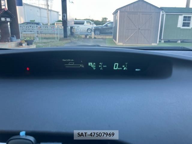 Toyota PRIUS 2011-11 8563268-21
