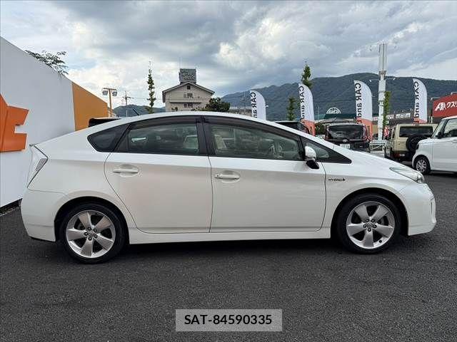 Toyota PRIUS 2015-02 8563251-11
