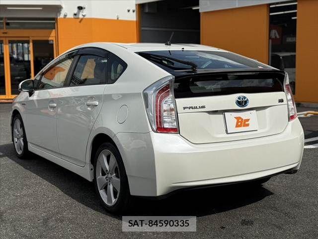 Toyota PRIUS 2015-02 8563251-12