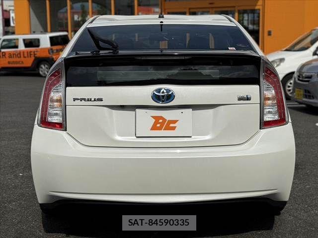 Toyota PRIUS 2015-02 8563251-13