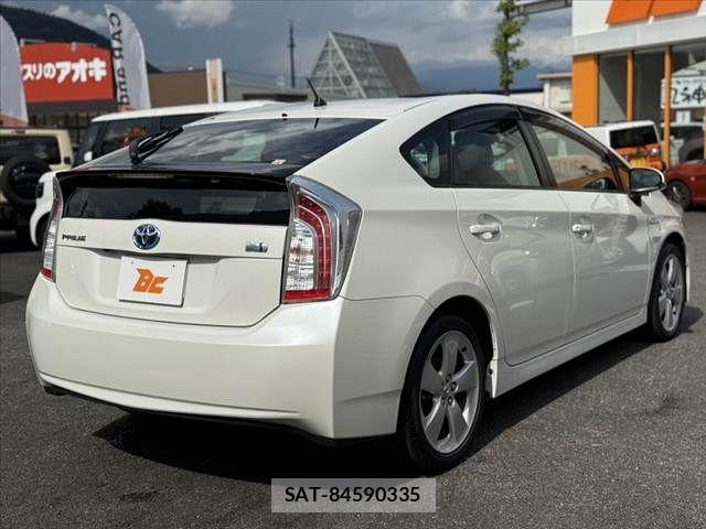 Toyota PRIUS 2015-02 8563251-14