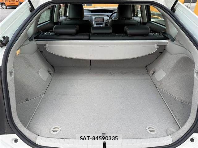 Toyota PRIUS 2015-02 8563251-18