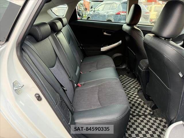 Toyota PRIUS 2015-02 8563251-19
