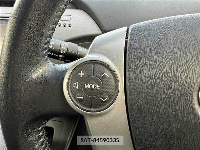 Toyota PRIUS 2015-02 8563251-23