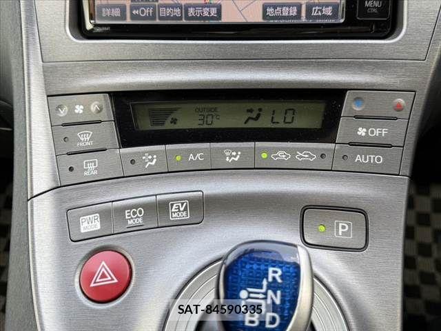 Toyota PRIUS 2015-02 8563251-26