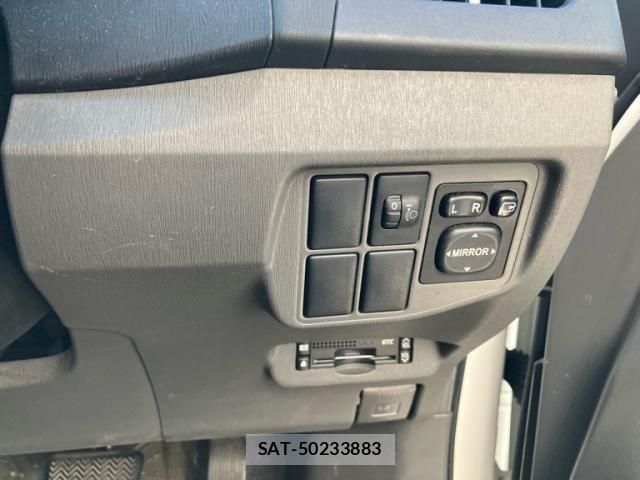 Toyota PRIUS 2011-10 8563266-11