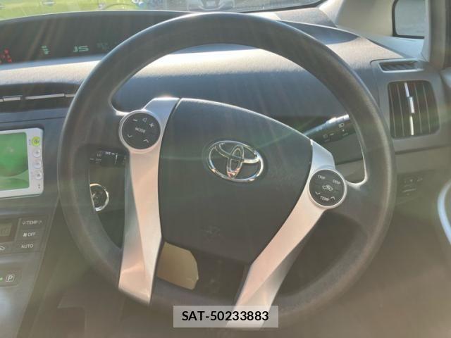 Toyota PRIUS 2011-10 8563266-12