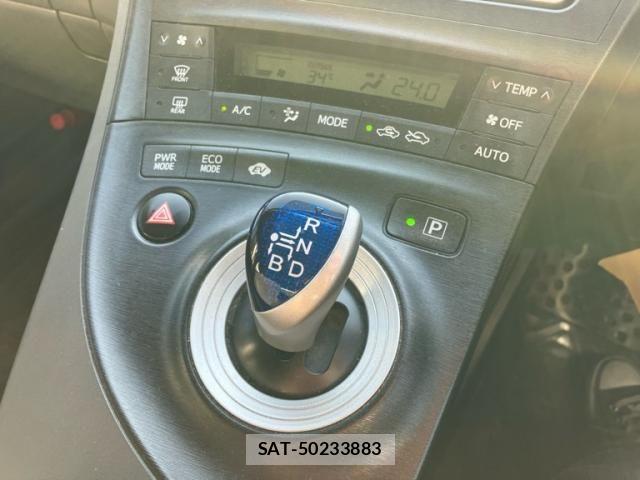Toyota PRIUS 2011-10 8563266-13