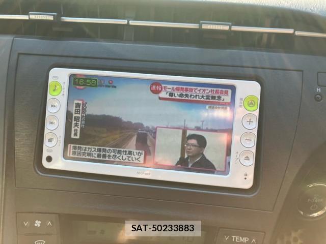 Toyota PRIUS 2011-10 8563266-16
