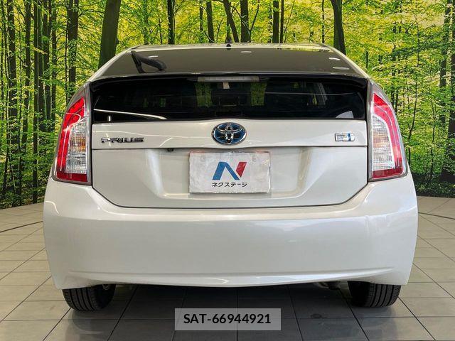 Toyota PRIUS 2013-05 8563231-14