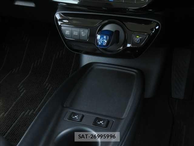 Toyota PRIUS 2019-04 8563212-11