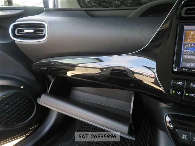 Toyota PRIUS 2019-04 8563212-12