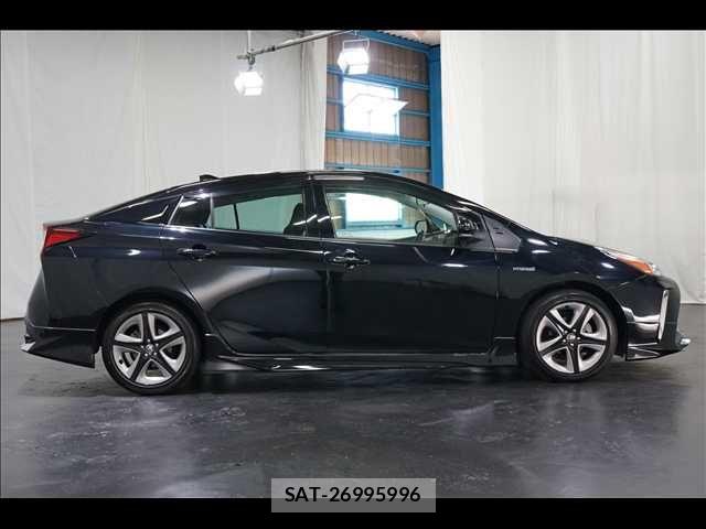 Toyota PRIUS 2019-04 8563212-15