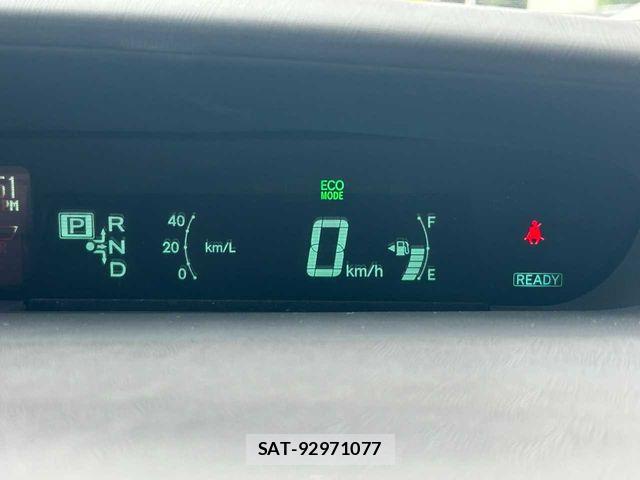 Toyota PRIUS 2013-08 8563241-11