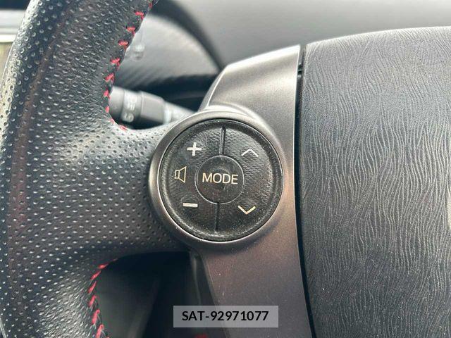 Toyota PRIUS 2013-08 8563241-14