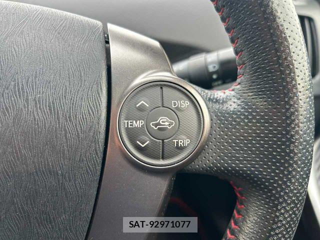 Toyota PRIUS 2013-08 8563241-15