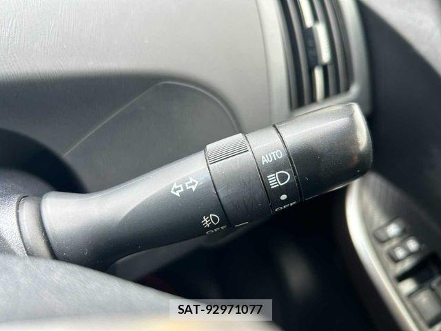 Toyota PRIUS 2013-08 8563241-17