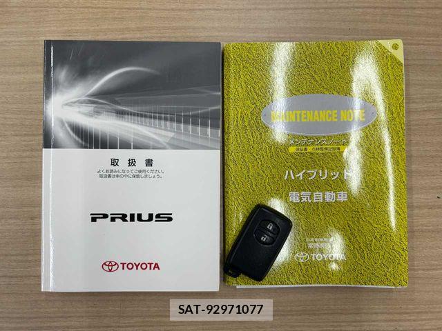 Toyota PRIUS 2013-08 8563241-1