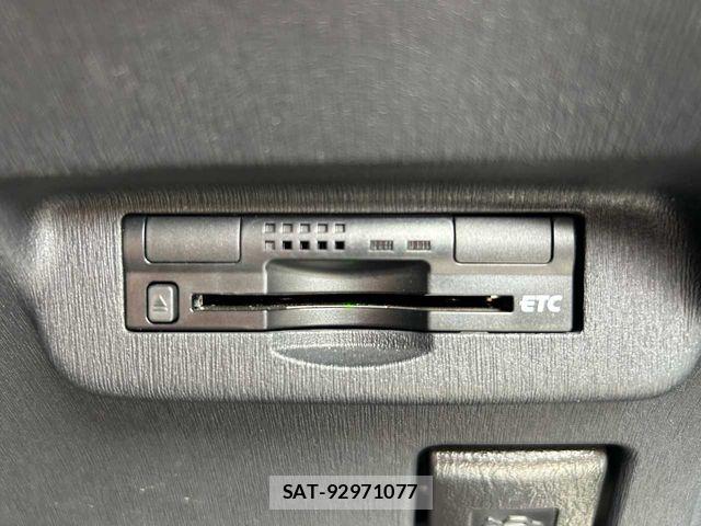 Toyota PRIUS 2013-08 8563241-19