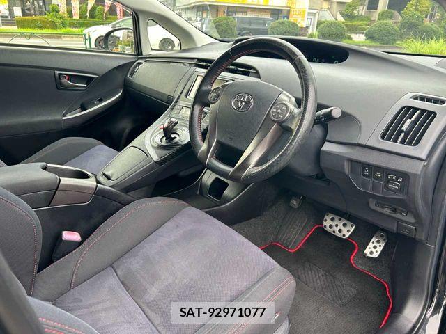 Toyota PRIUS 2013-08 8563241-22