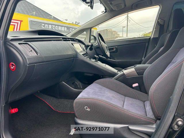 Toyota PRIUS 2013-08 8563241-25