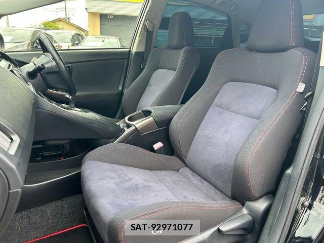 Toyota PRIUS 2013-08 8563241-26
