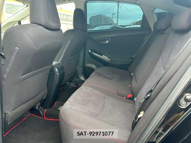 Toyota PRIUS 2013-08 8563241-27