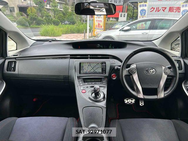 Toyota PRIUS 2013-08 8563241-2