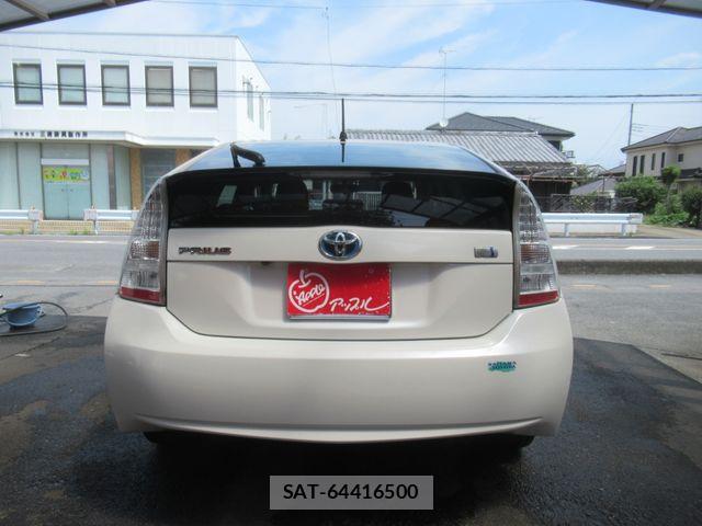 Toyota PRIUS 2011-08 8563256-11