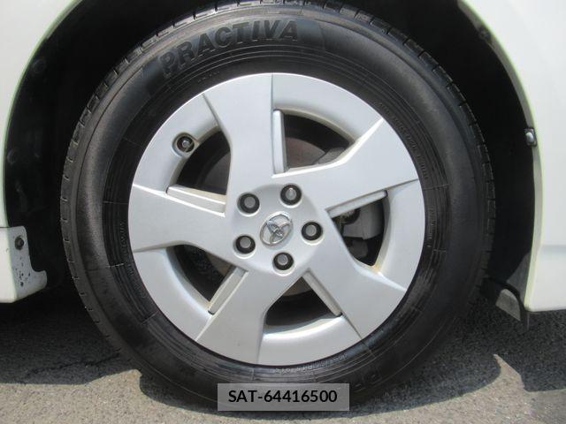 Toyota PRIUS 2011-08 8563256-13