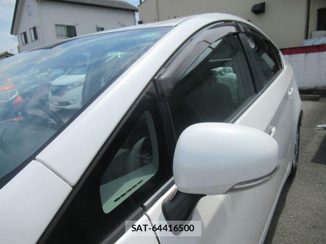Toyota PRIUS 2011-08 8563256-19