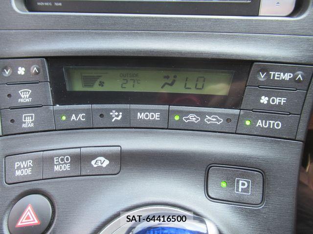 Toyota PRIUS 2011-08 8563256-20