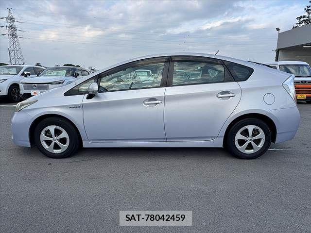 Toyota PRIUS 2014-01 8563244-10