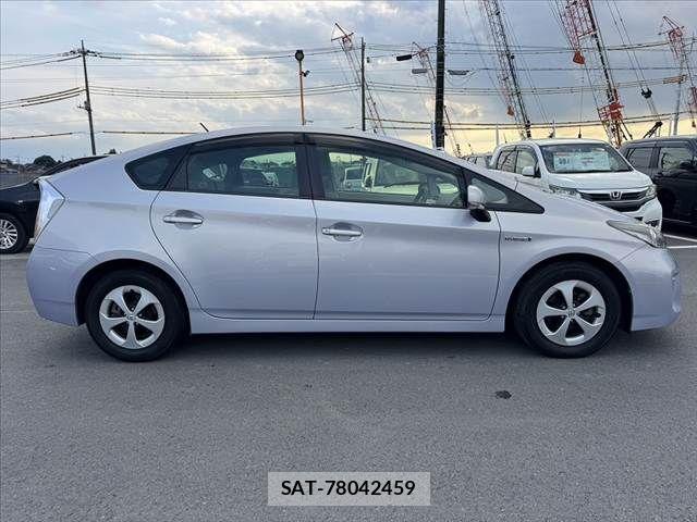 Toyota PRIUS 2014-01 8563244-11