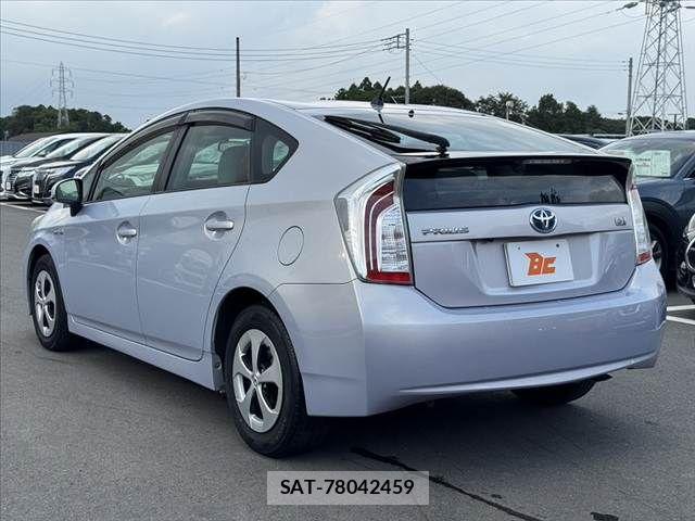 Toyota PRIUS 2014-01 8563244-12