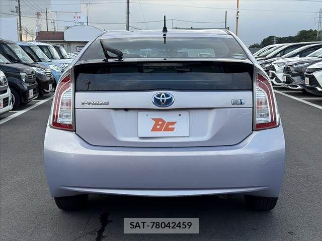 Toyota PRIUS 2014-01 8563244-13