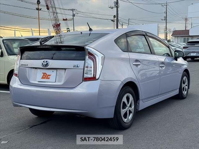 Toyota PRIUS 2014-01 8563244-14