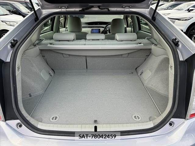 Toyota PRIUS 2014-01 8563244-18