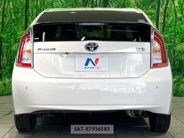 Toyota PRIUS 2012-10 8563243-16