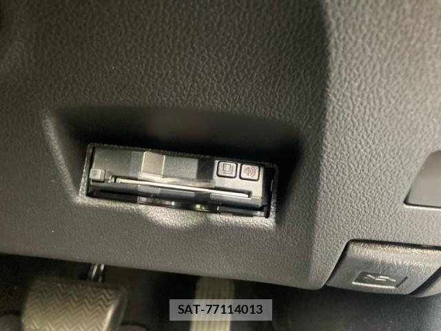 Toyota PRIUS 2018-02 8563228-13