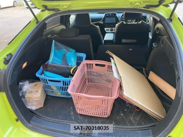 Toyota PRIUS 2016-11 8563242-10
