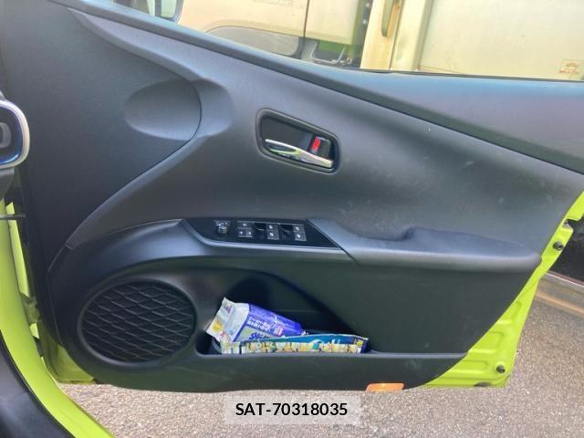 Toyota PRIUS 2016-11 8563242-14