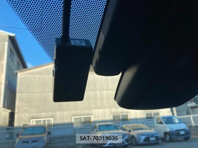 Toyota PRIUS 2016-11 8563242-22