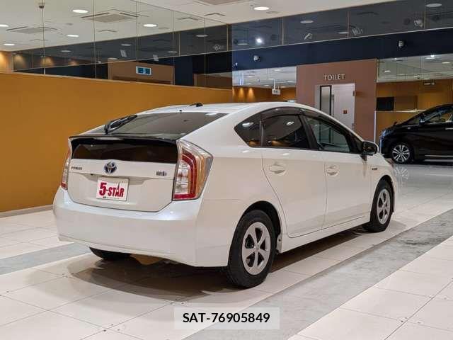 Toyota PRIUS 2015-02 8563249-10