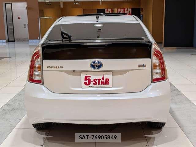 Toyota PRIUS 2015-02 8563249-11
