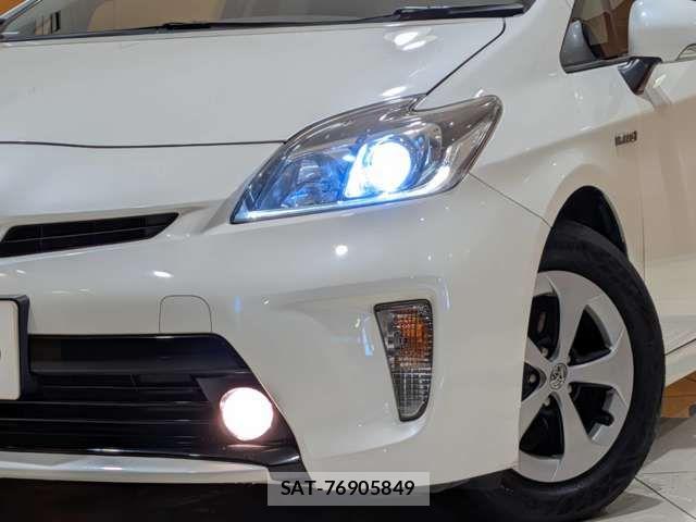 Toyota PRIUS 2015-02 8563249-12