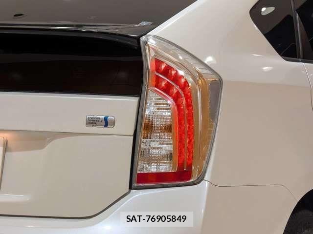 Toyota PRIUS 2015-02 8563249-13
